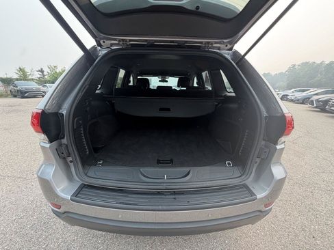Used 2020 Jeep Grand Cherokee Laredo w/ Security & Convenience Group AWD/4WD image 25