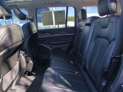 Used 2023 Jeep Grand Cherokee Limited w/ Luxury Tech Group II image 13