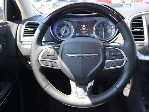 Used 2017 Chrysler 300 C AWD/4WD image 14