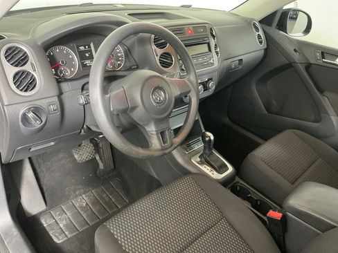 Used 2011 Volkswagen Tiguan S image 21