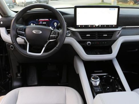 Used 2025 Ford Explorer Platinum w/ LUX Leather Package AWD/4WD image 17