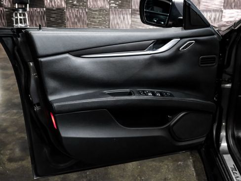 Used 2016 Maserati Ghibli image 48