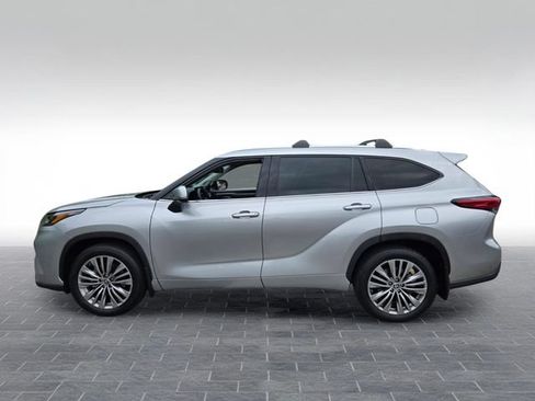Used 2022 Toyota Highlander Platinum FWD image 6