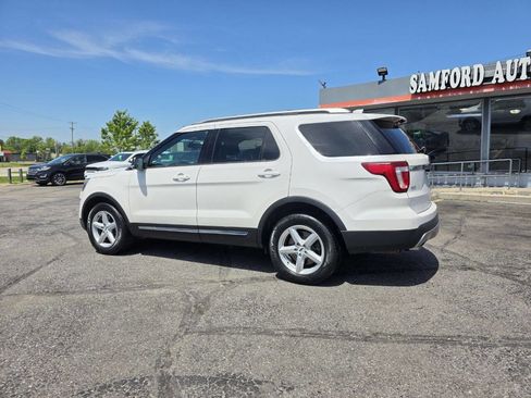 Used 2016 Ford Explorer XLT w/ Equipment Group 202A AWD/4WD image 5