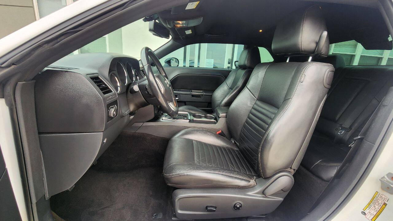 Used 2011 Dodge Challenger RWD image 9