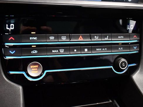 Used 2020 Jaguar F-PACE Premium image 53