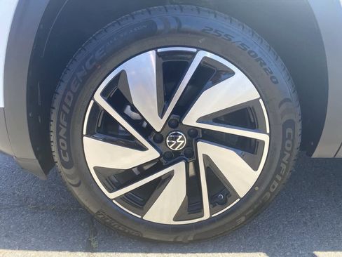 Used 2024 Volkswagen Atlas SEL AWD/4WD image 10