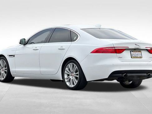 Used 2020 Jaguar XF Prestige image 6