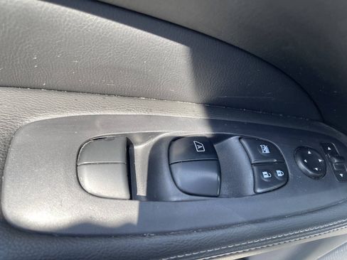 Used 2019 Nissan Pathfinder S AWD/4WD image 12
