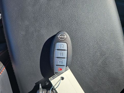 Used 2025 Nissan Frontier PRO-4X w/ Pro Premium Package image 12