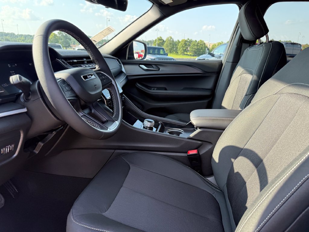 New 2026 Jeep Grand Cherokee 2WD image 4