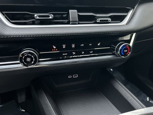 Used 2025 Chevrolet Equinox LT image 21