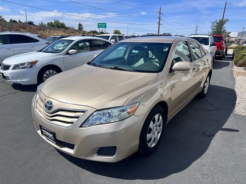 Used 2011 Toyota Camry LE FWD image 2