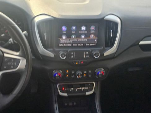 Used 2022 GMC Terrain SLE w/ Driver Convenience Package image 16