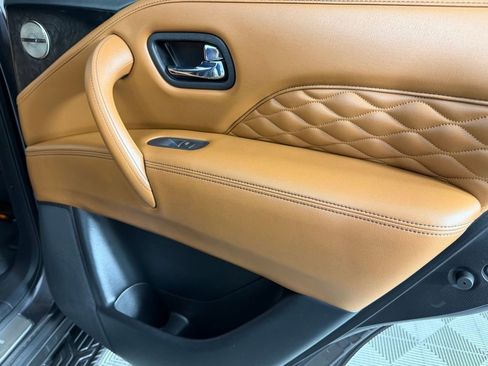 Used 2022 INFINITI QX80 Sensory w/ All-Season Package image 33