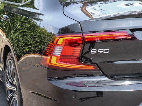 Used 2023 Volvo S90 B6 Plus AWD/4WD image 9