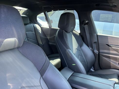 Used 2024 BMW i5 eDrive40i w/ Executive Package RWD image 35