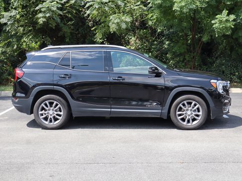 Used 2024 GMC Terrain SLT AWD/4WD image 10