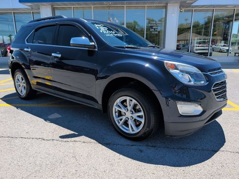 Used 2017 Chevrolet Equinox LT w/ Convenience Package FWD image 2