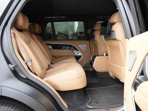 Used 2025 Land Rover Range Rover Long Wheelbase Autobiography image 23