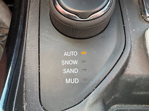 Used 2019 Jeep Compass Limited AWD/4WD image 19