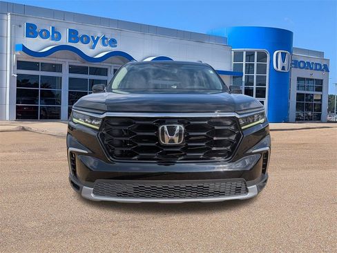 Certified 2025 Honda Pilot Touring image 8