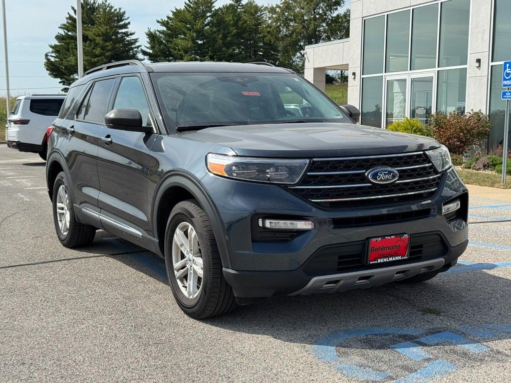 Used 2023 Ford Explorer XLT w/ Equipment Group 202A AWD/4WD image 2
