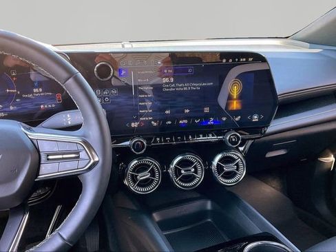 Used 2025 Chevrolet Blazer EV LT image 9