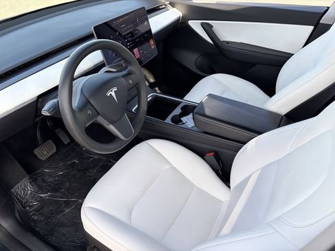 Used 2021 Tesla Model Y Long Range image 5