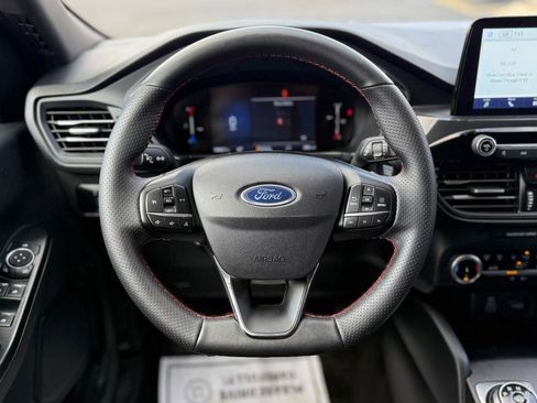 Used 2025 Ford Escape ST-Line image 13
