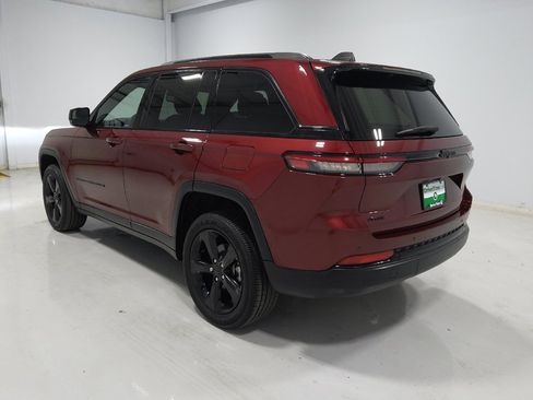 Used 2023 Jeep Grand Cherokee Altitude AWD/4WD image 5