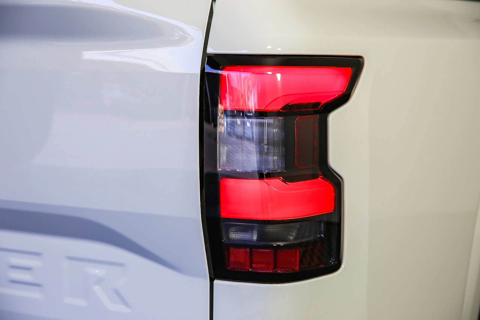Used 2025 Nissan Frontier SV RWD image 7