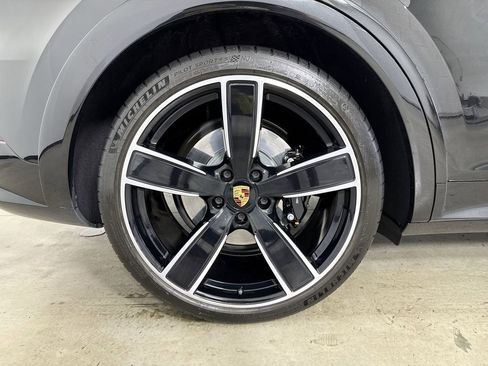 Certified 2023 Porsche Cayenne Turbo AWD/4WD image 16