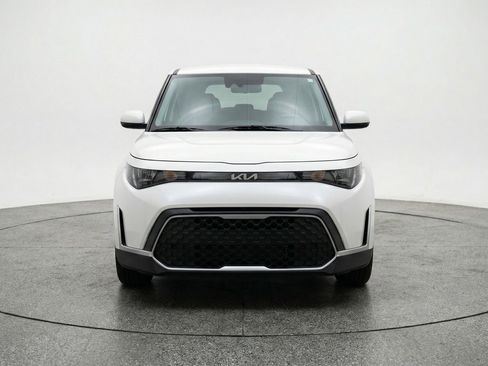 Used 2025 Kia Soul LX w/ LX Technology Package FWD image 2