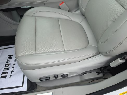 Used 2021 GMC Acadia SLT w/ Technology Package FWD image 14