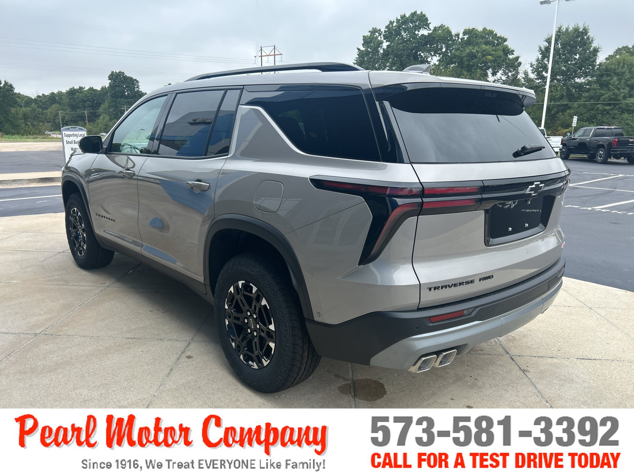 New 2027 Chevrolet Traverse Z71 w/ Enhanced Driving Package AWD/4WD image 6