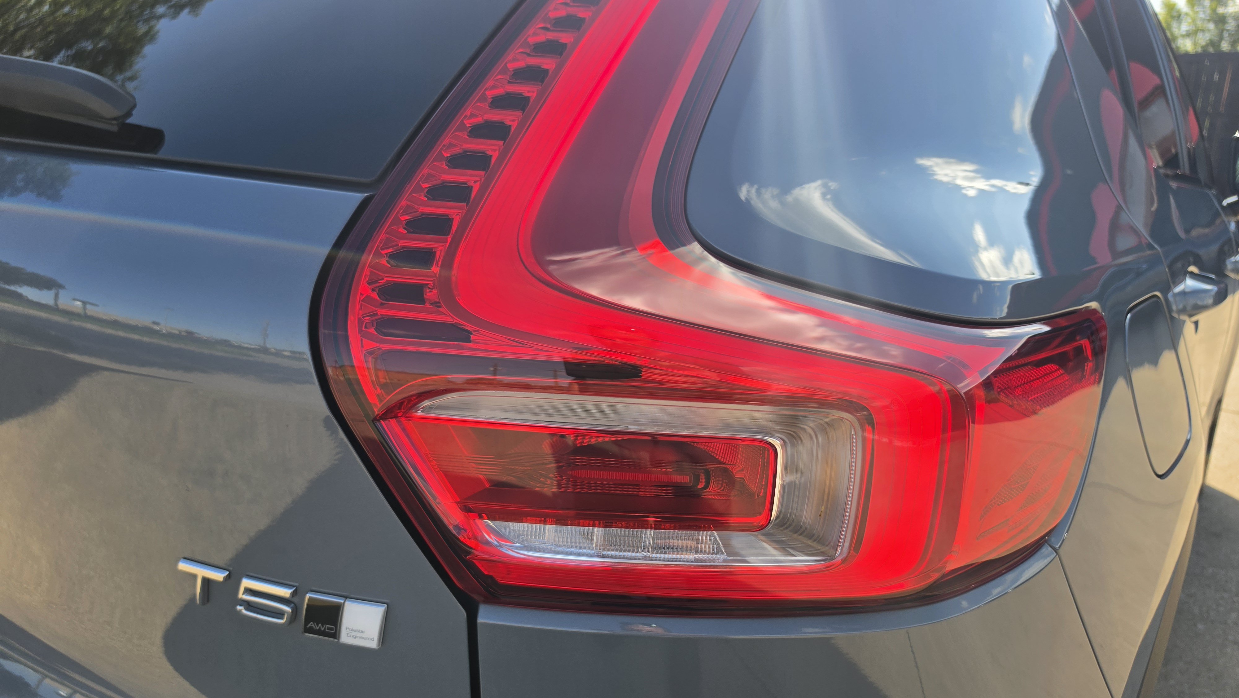 Used 2021 Volvo XC40 T5 R-Design w/ Advanced Package AWD/4WD image 9