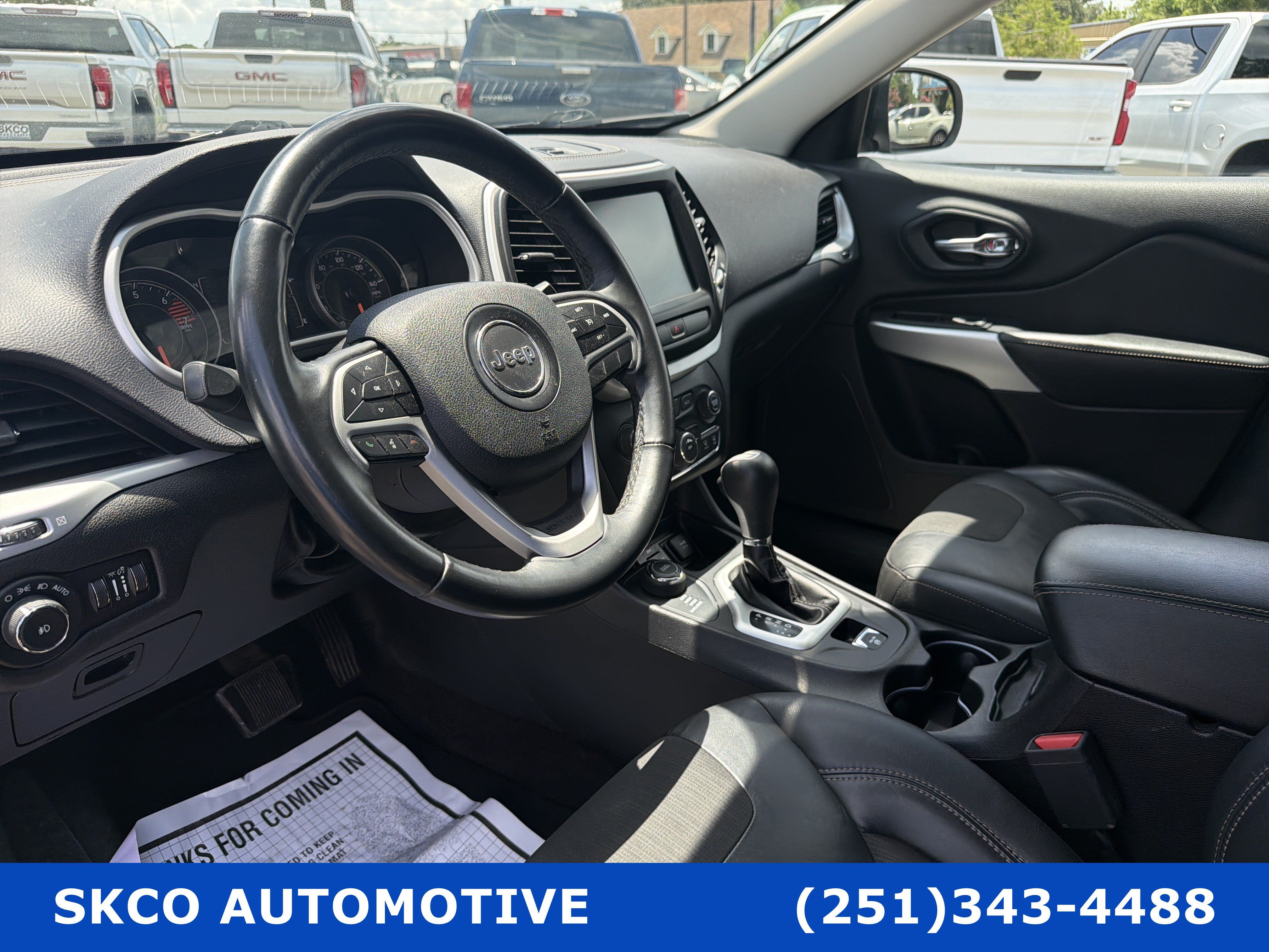 Used 2018 Jeep Cherokee Latitude Plus AWD/4WD image 20