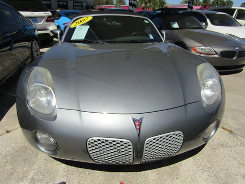 Used 2007 Pontiac Solstice Convertible w/ Premium Package image 2
