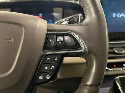 Used 2024 Lincoln Navigator Reserve image 13
