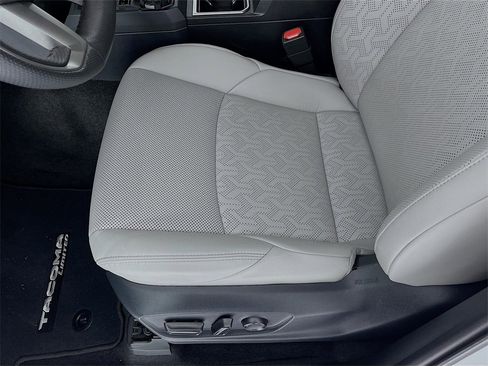 Used 2024 Toyota Tacoma Limited w/ Limited Package (LT) image 11