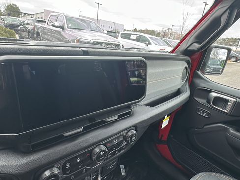 New 2025 Jeep Wrangler Sport S image 32