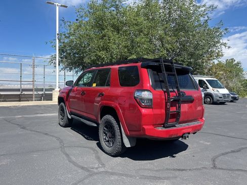 Used 2021 Toyota 4Runner Venture w/ Moonroof Package AWD/4WD image 6