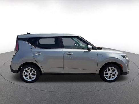Used 2025 Kia Soul LX w/ LX Technology Package FWD image 15