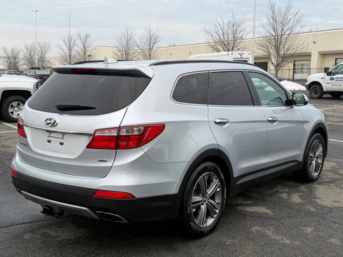 Used 2016 Hyundai Santa Fe SE w/ Option Group 02 AWD/4WD image 3