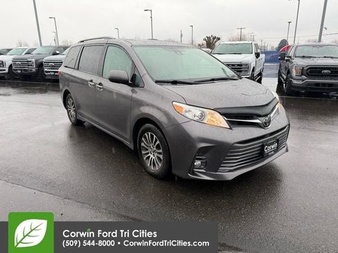 Used 2018 Toyota Sienna L image 1