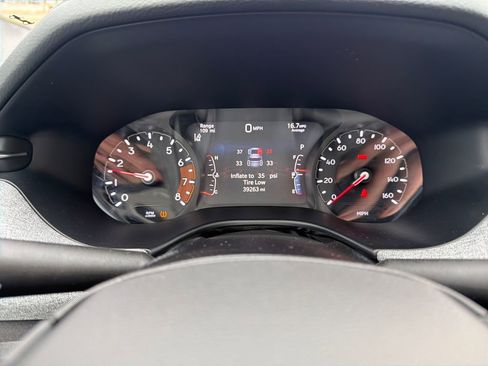 Used 2025 Jeep Compass Latitude w/ Sun & Sound Group AWD/4WD image 29