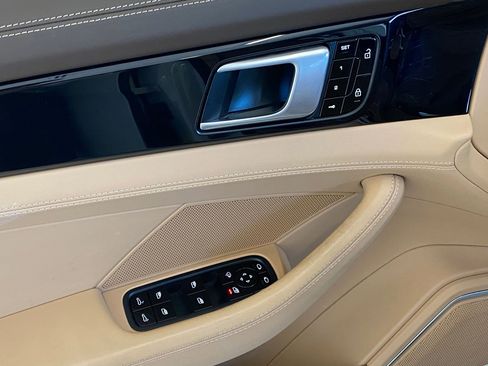 Used 2020 Porsche Panamera 4S w/ Premium Package image 25