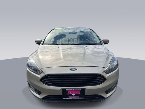 Used 2018 Ford Focus SE w/ SE Appearance Package image 5