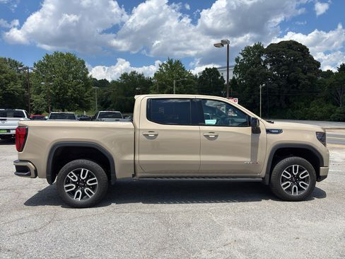 Used 2023 GMC Sierra 1500 AT4 w/ Technology Package AWD/4WD image 9